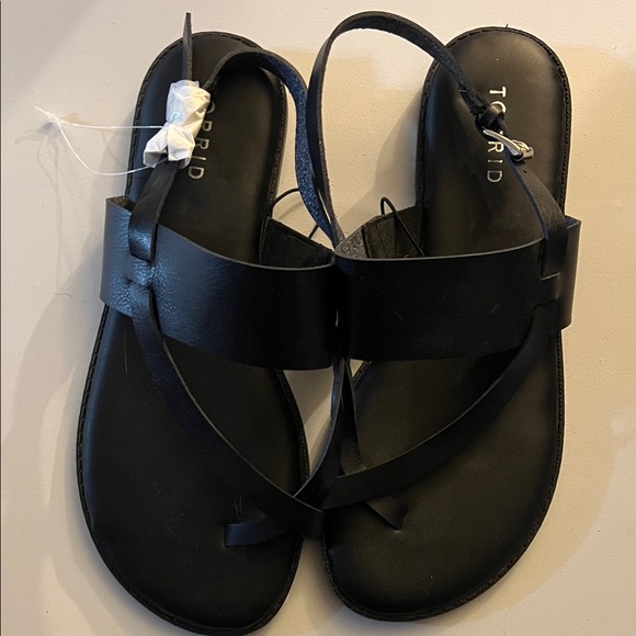 Torrid sz8 wide Black Leather Sandals NWOT - Picture 2 of 3